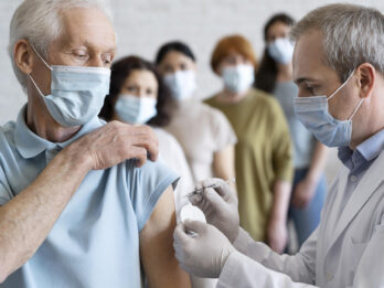 Mais de 50 unidades de saúde estão referenciadas para a vacinação em sete regiões da cidade